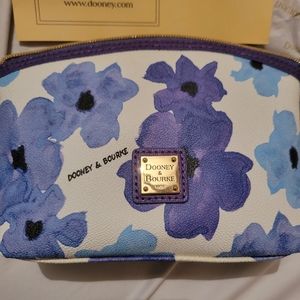 Dooney bourke  cosmetic case